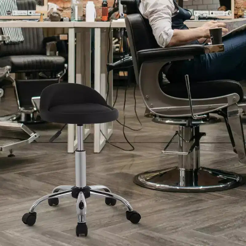 Sgabello Girevole Regolabile in Altezza per Salone, Sedia da Estetista con Comoda Seduta in Pelle Sintetica e Base in Metallo Cromato