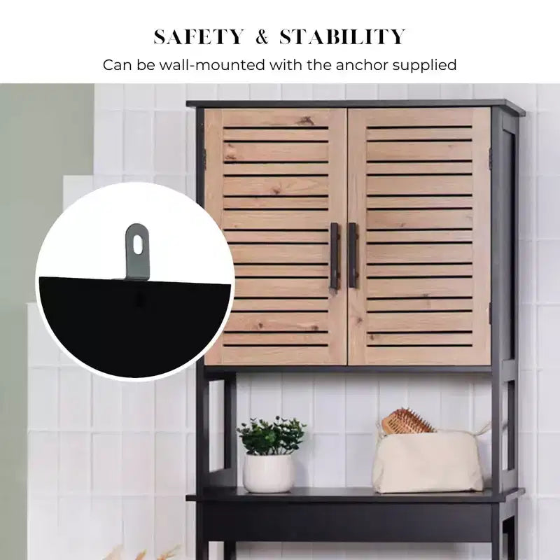 Mobiletto da Bagno Sopra Il WC con Ante a Doppia Ventilazione e Ripiano Aperto, Nero e Marrone - Collezione Bergen