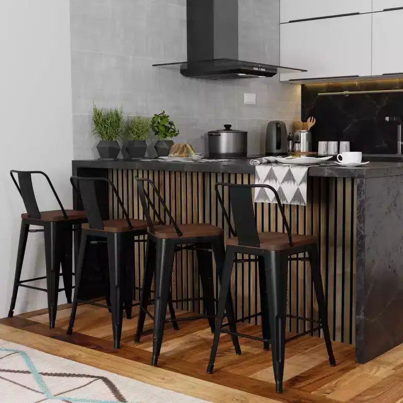 Set di 4 sgabelli da bar alti Josephine in metallo/legno da 61 cm